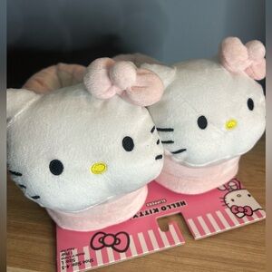 NWT Girls Hello Kitty Pink and White Fuzzy Slippers